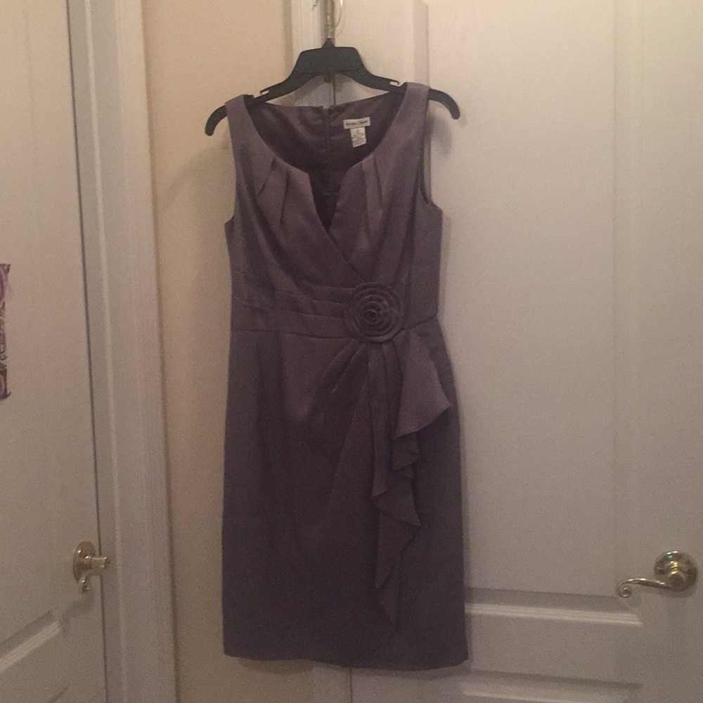 Beautiful never worn gray dress. Size 6